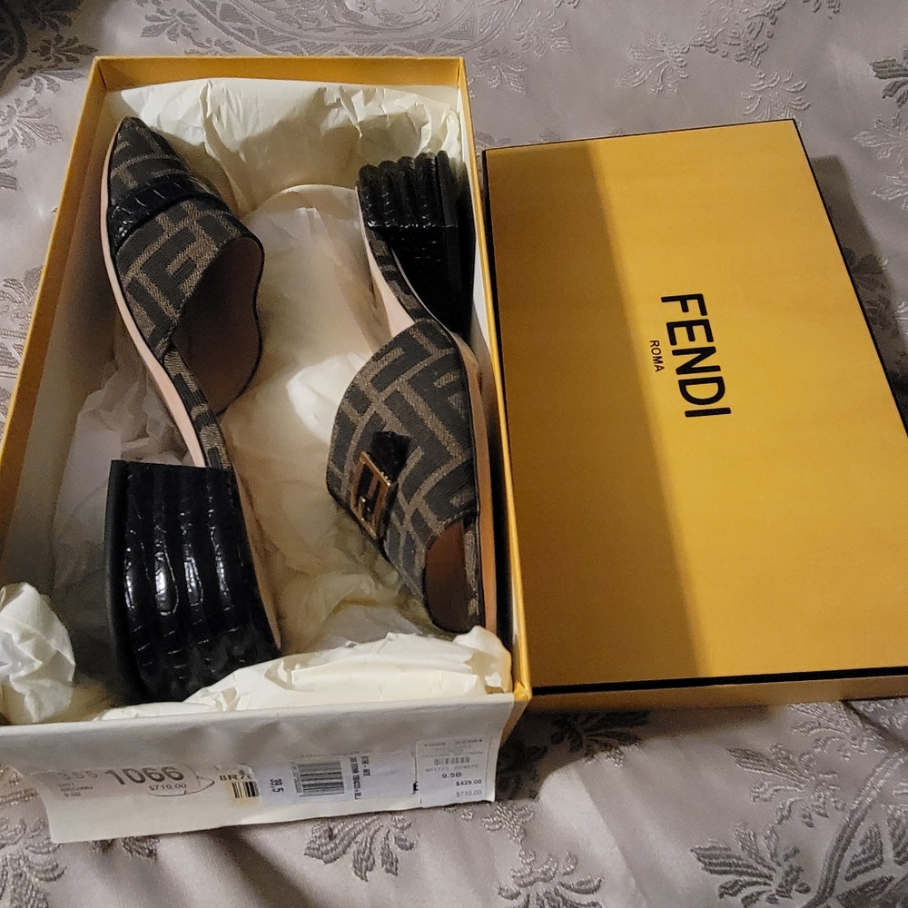 Fendi Sandals brown fabric and leather 9.5